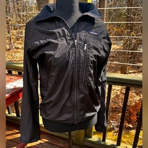 Patagonia women’s nylon ripstop wind breaker